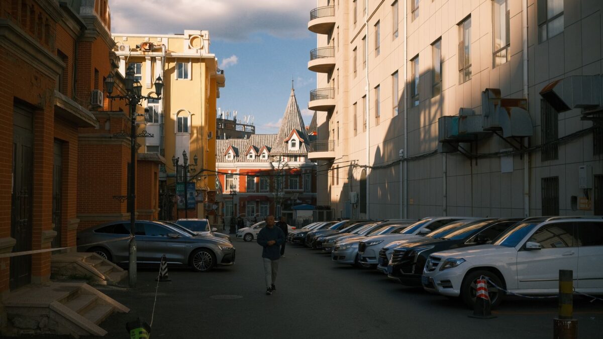 Парковки в Петербурге 2026: платные зоны, штрафы, как не платить дважды