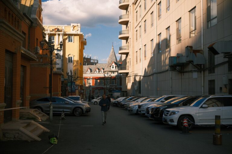 Парковки в Петербурге 2026: платные зоны, штрафы, как не платить дважды