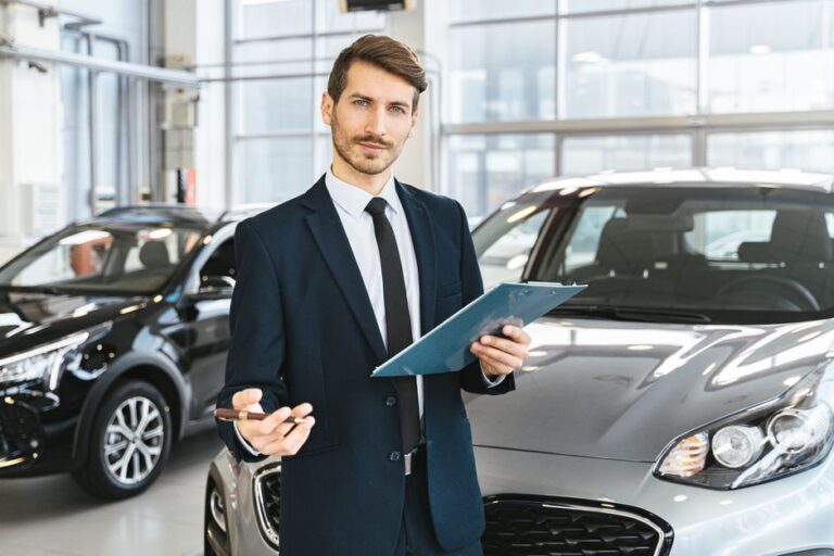 Продажи новых авто в России упали вторую неделю подряд — до 25,3 тыс. машин
