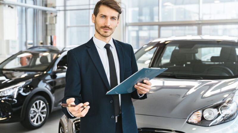 Продажи новых авто в России упали вторую неделю подряд — до 25,3 тыс. машин