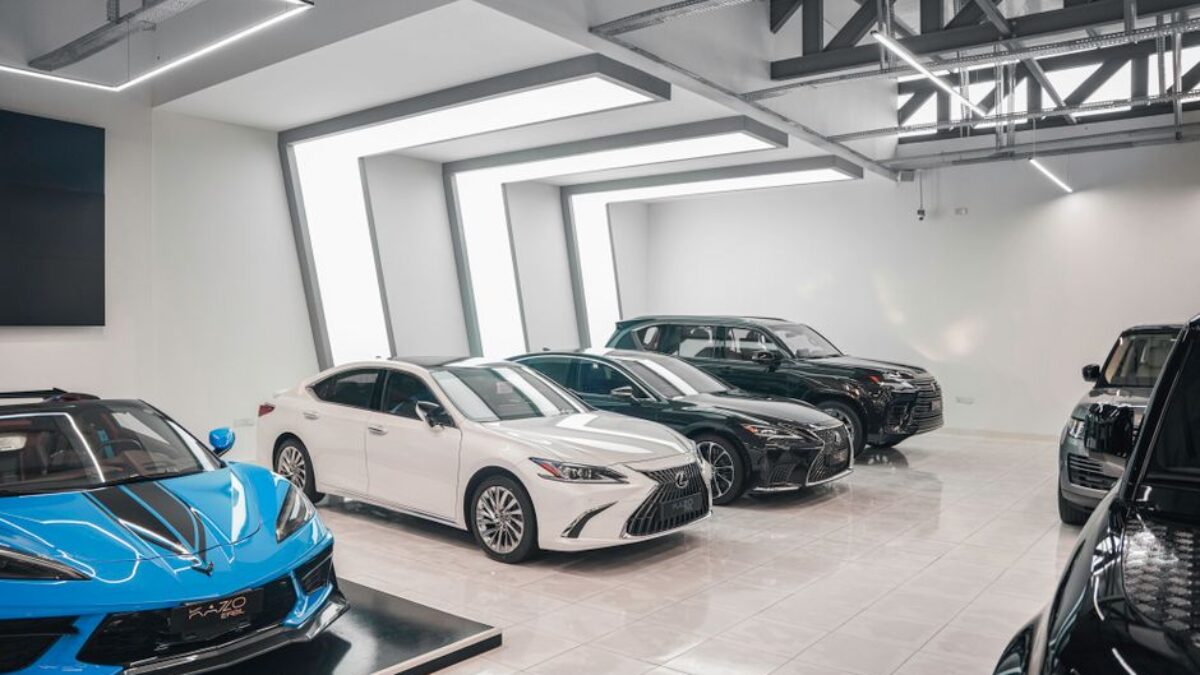 Спрос на китайские авто вырос на 28% — кто растёт быстрее рынка