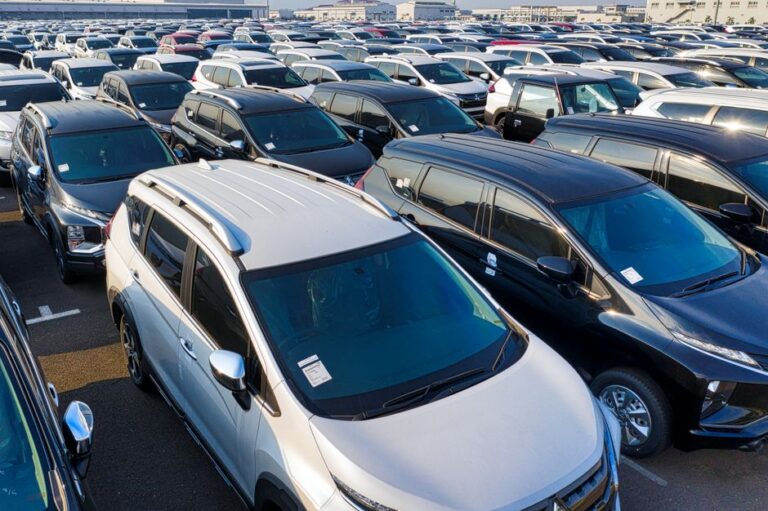 Экспорт авто из Китая в Россию удвоился до 688 тысяч — но продажи новых упали на 20%