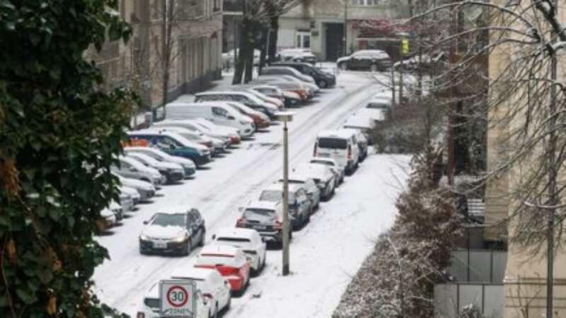 Зимние ограничения парковки в Петербурге: где могут эвакуировать